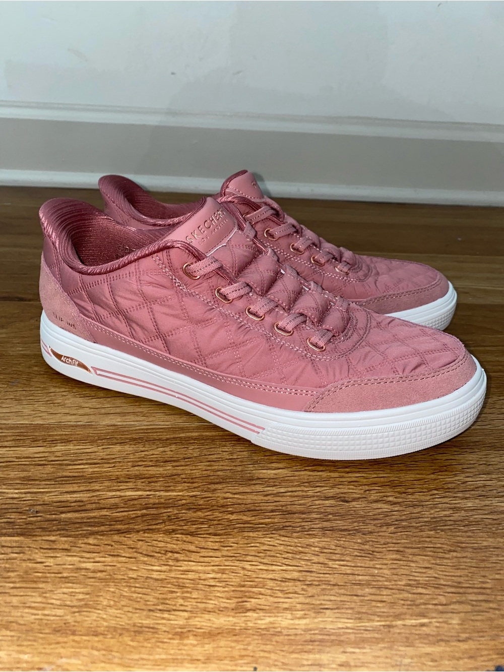 Skechers Women's Slip-Ins Arch Fit Arcade Cuddle Steps Shoe Size 7.5 Rose